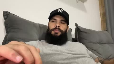 Snapshot of beardmax chatting on November 10, 6:12 am Min online show from November 10, 6:12 am