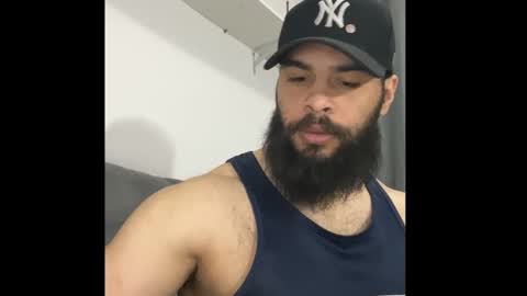 Snapshot of beardmax chatting on November 12, 6:36 am Min online show from November 12, 6:36 am