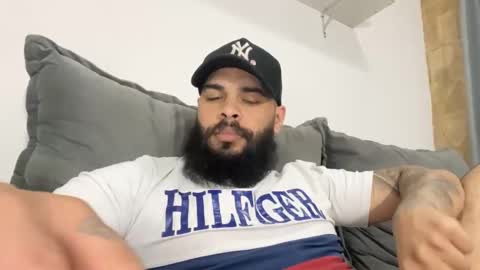 Snapshot of beardmax chatting on November 27, 9:06 pm Min online show from November 27, 9:06 pm