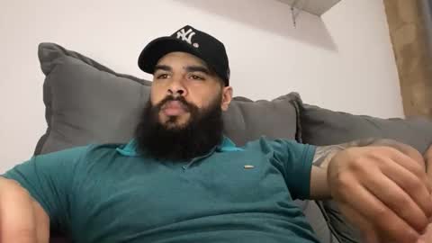 Snapshot of beardmax chatting on December 3, 5:15 am Min online show from December 3, 5:15 am