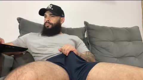 Snapshot of beardmax chatting on December 4, 5:28 am Min online show from December 4, 5:28 am