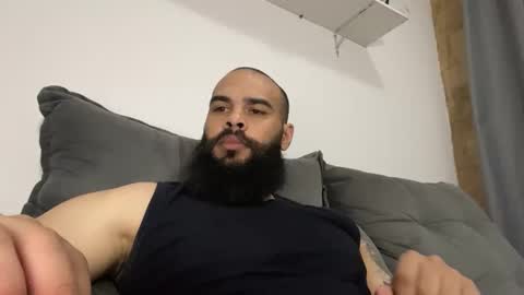 Snapshot of beardmax chatting on December 5, 5:27 am Min online show from December 5, 5:27 am