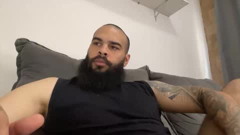 Snapshot of beardmax chatting on December 5, 6:15 pm Min online show from December 5, 6:15 pm