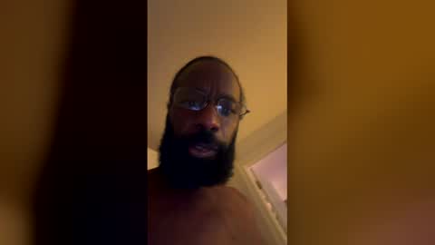 Snapshot of bearmeat4you chatting on March 27, 10:37 am bearmeat4you online show from March 27, 10:37 am