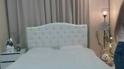 Snapshot of beataangel chatting on April 1, 7:53 am beataangel online show from April 1, 7:53 am