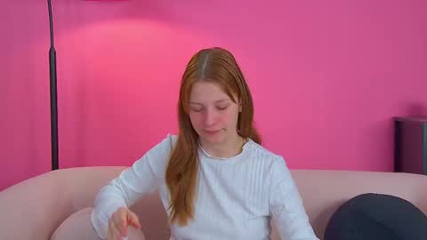 Snapshot of beatricebinoche chatting on November 18, 7:18 pm Beatrice online show from November 18, 7:18 pm