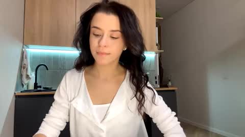 Katie online show from October 15, 8:03 am