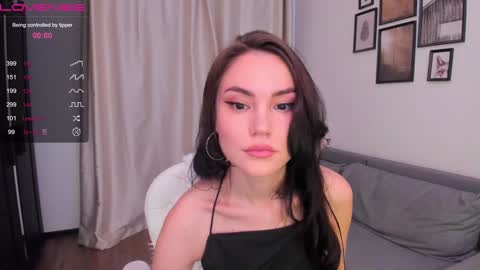 Snapshot of beatricefawne chatting on December 11, 7:57 pm Bzzz Bea online show from December 11, 7:57 pm