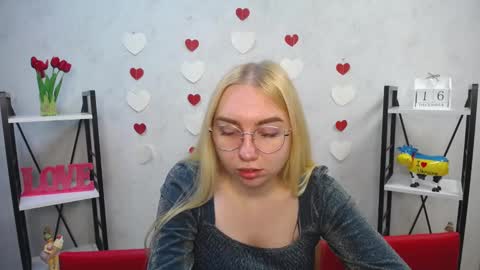 BeatriceFlyy online show from December 16, 12:16 pm