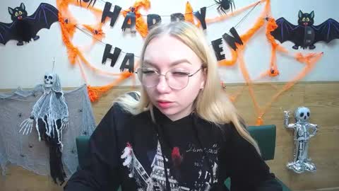 BeatriceFlyy online show from October 21, 12:50 pm