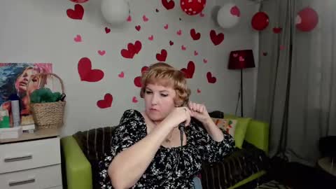 Snapshot of beautiful_lina7 chatting on February 15, 8:00 am your Lana online show from February 15, 8:00 am