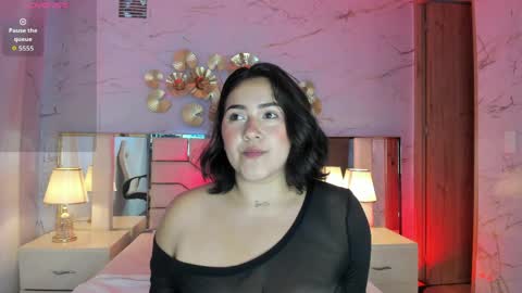Snapshot of beautifulgirl4u_ chatting on April 1, 11:33 am online show from April 1, 11:33 am