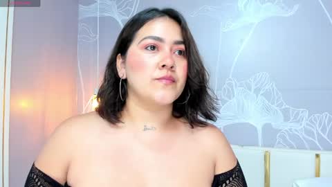 Snapshot of beautifulgirl4u_ chatting on May 18, 11:10 pm online show from May 18, 11:10 pm