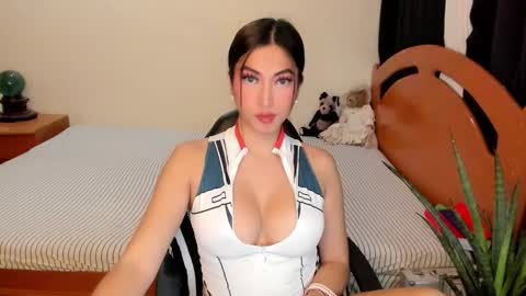 Snapshot of beautifullust chatting on September 18, 10:39 am Queen Angela online show from September 18, 10:39 am
