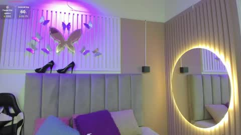Snapshot of beauty_milf4 chatting on April 16, 3:07 am Chantall online show from April 16, 3:07 am