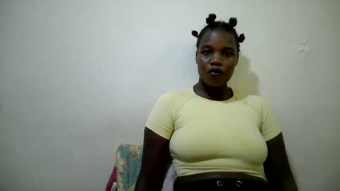 Snapshot of beauty_nina1 chatting on November 19, 4:18 pm beauty_nina1 online show from November 19, 4:18 pm