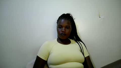 Snapshot of beauty_nina1 chatting on December 3, 9:02 pm beauty_nina1 online show from December 3, 9:02 pm