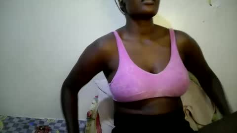 Snapshot of beauty_nina1 chatting on December 4, 8:28 pm beauty_nina1 online show from December 4, 8:28 pm