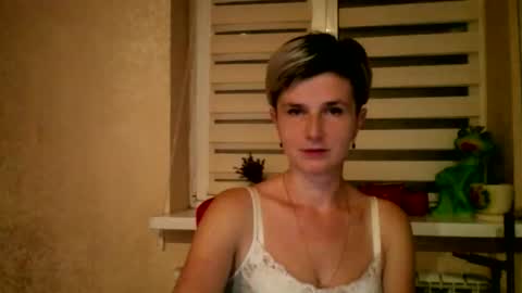 Snapshot of beautyksenia chatting on October 15, 6:41 pm BeautyKsenia online show from October 15, 6:41 pm
