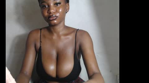Snapshot of beautyslut1 chatting on July 18, 1:15 pm beautyslut1 online show from July 18, 1:15 pm
