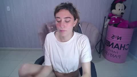 Snapshot of beba_fox_a chatting on November 15, 3:37 am beba_fox_a online show from November 15, 3:37 am