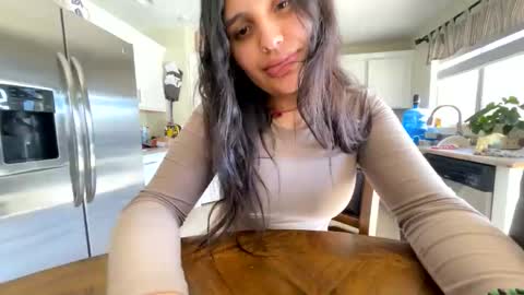 Snapshot of bebesitaa21 chatting on October 25, 8:14 pm Angelique online show from October 25, 8:14 pm