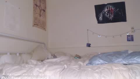 bebe  dust online show from February 12, 4:23 am