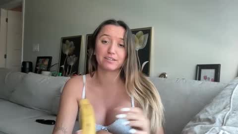 Snapshot of becca0101 chatting on January 7, 6:03 pm Becca Hart online show from January 7, 6:03 pm