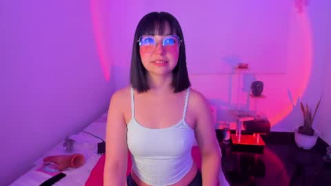 Snapshot of becca_be_ chatting on July 21, 4:37 am Becca is here online show from July 21, 4:37 am