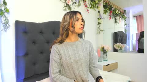 beccamilanni online show from December 3, 12:59 pm