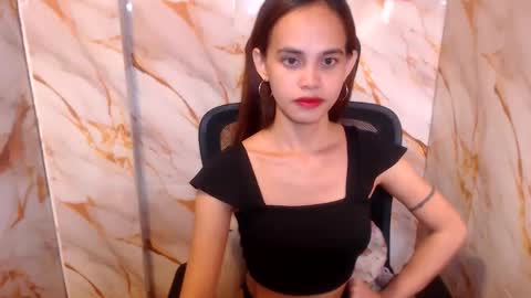 Snapshot of beccamiller22 chatting on April 2, 11:35 pm becca online show from April 2, 11:35 pm