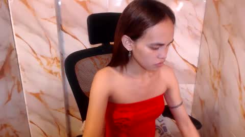 Snapshot of beccamiller22 chatting on April 4, 11:35 pm becca online show from April 4, 11:35 pm