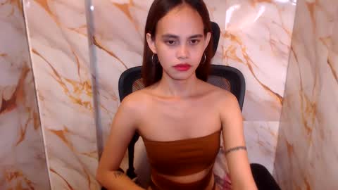 Snapshot of beccamiller22 chatting on April 15, 1:23 am becca online show from April 15, 1:23 am
