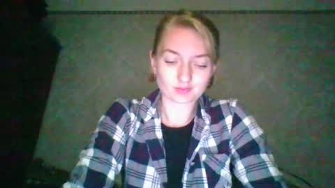 Snapshot of beckixolensy chatting on June 16, 4:20 pm BeckiXOlensy online show from June 16, 4:20 pm