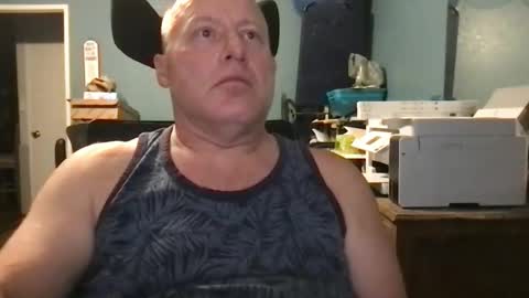 Snapshot of beckster040 chatting on June 6, 8:52 am beckster online show from June 6, 8:52 am
