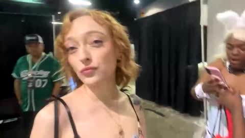 Snapshot of beckthetongue chatting on April 11, 7:51 pm Beck the tongue online show from April 11, 7:51 pm