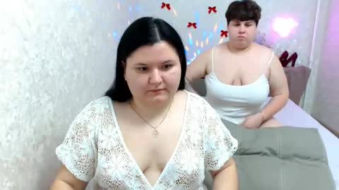 Snapshot of beckyandellen chatting on December 16, 9:09 pm BeckyAndEllen online show from December 16, 9:09 pm