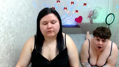 Snapshot of beckyandellen chatting on January 18, 10:49 am BeckyAndEllen online show from January 18, 10:49 am