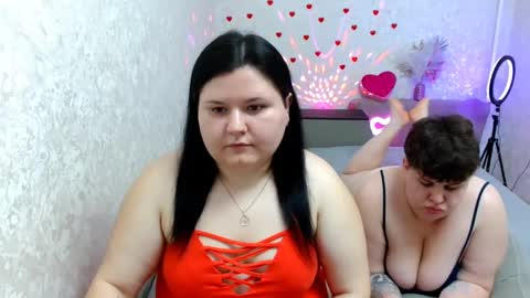 Snapshot of beckyandellen chatting on February 15, 12:22 pm BeckyAndEllen online show from February 15, 12:22 pm