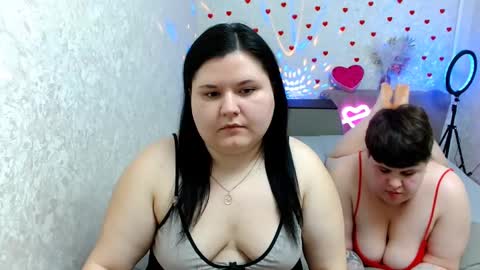 Snapshot of beckyandellen chatting on February 18, 8:03 pm BeckyAndEllen online show from February 18, 8:03 pm