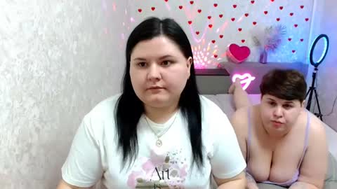 Snapshot of beckyandellen chatting on February 23, 5:18 pm BeckyAndEllen online show from February 23, 5:18 pm