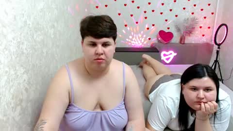 Snapshot of beckyandellen chatting on February 23, 8:22 pm BeckyAndEllen online show from February 23, 8:22 pm