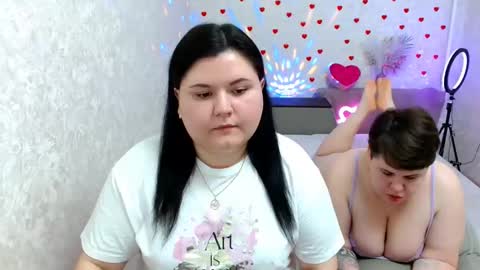 Snapshot of beckyandellen chatting on February 24, 10:59 am BeckyAndEllen online show from February 24, 10:59 am