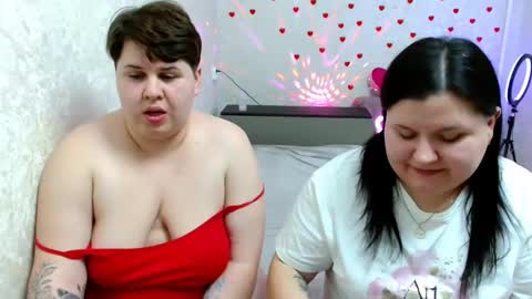 Snapshot of beckyandellen chatting on February 25, 8:19 pm BeckyAndEllen online show from February 25, 8:19 pm