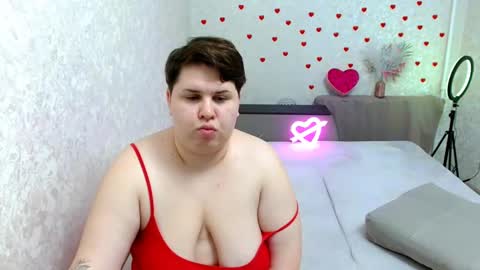 Snapshot of beckyandellen chatting on March 3, 9:05 pm BeckyAndEllen online show from March 3, 9:05 pm