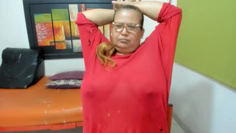 beckyummys online show from December 14, 4:09 pm