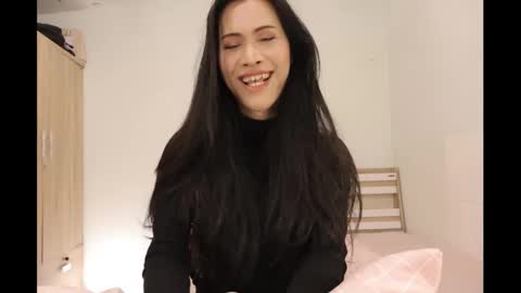 bee_thai online show from December 18, 8:47 pm