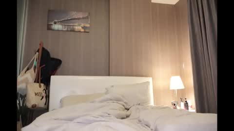 Snapshot of bee_thai chatting on April 16, 9:39 pm bee_thai online show from April 16, 9:39 pm