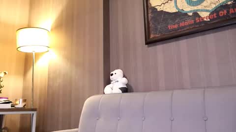 Snapshot of bee_thai chatting on June 5, 4:56 pm bee_thai online show from June 5, 4:56 pm