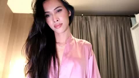 bee_thai online show from July 15, 3:50 pm